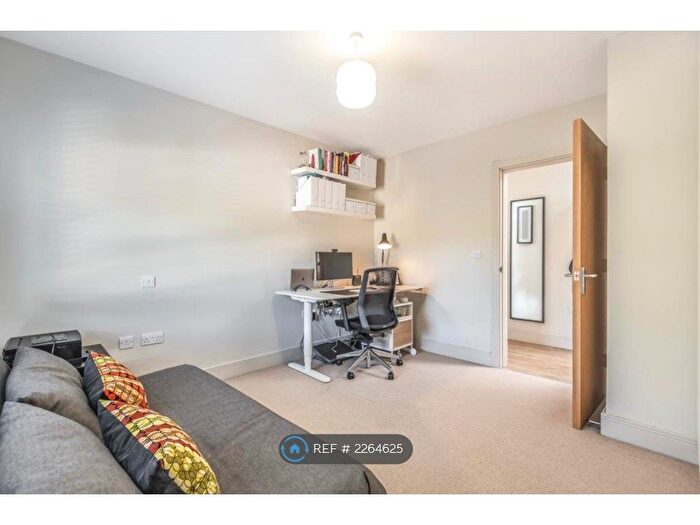 2 Bedroom Flat To Rent In Brockley Park, London, SE23