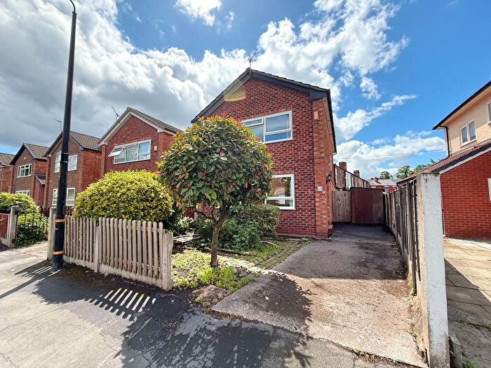 3 Bedroom Detached House For Sale In South Grove, Sale, M33