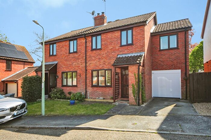 4 Bedroom Semi Detached House For Sale In Howard Close, Framlingham, Woodbridge, IP13