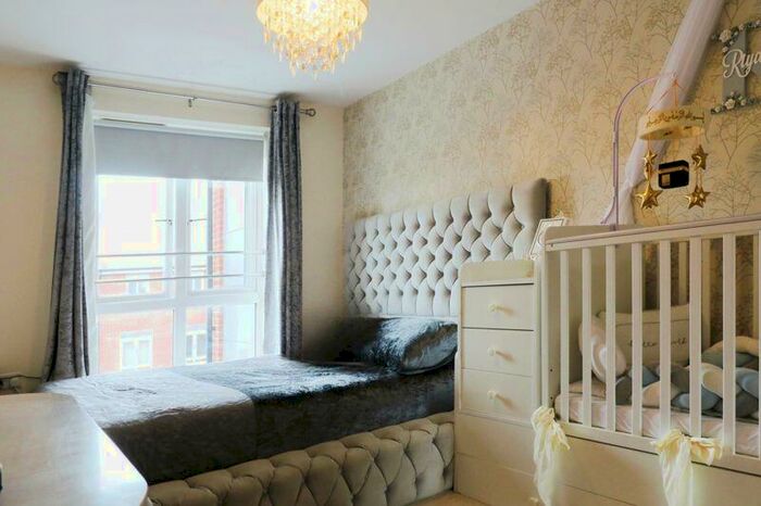 2 Bedroom Flat For Sale In Chadwick Road, Langley, SL3