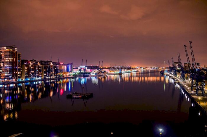 3 Bedroom Flat To Rent In Western Beach Apartments, Royal Docks, London, E16