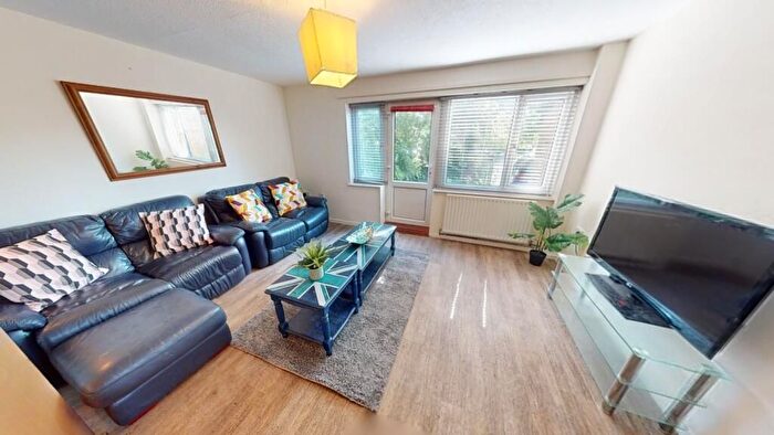 4 Bedroom Semi Detached House To Rent In Harlaxton Walk, Nottingham, NG3