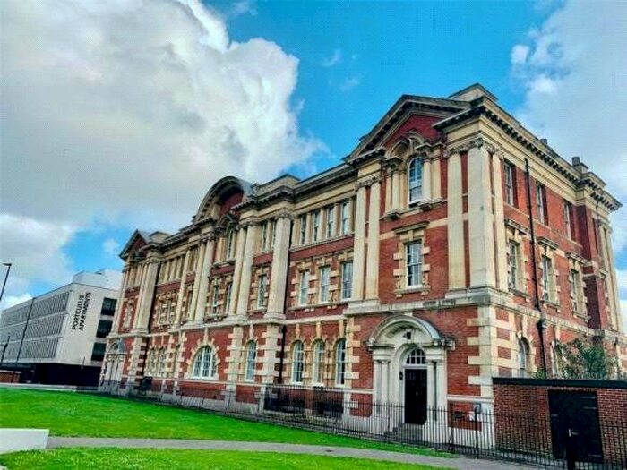 2 Bedroom Flat To Rent In Platform Road, Southampton, Hampshire, SO14