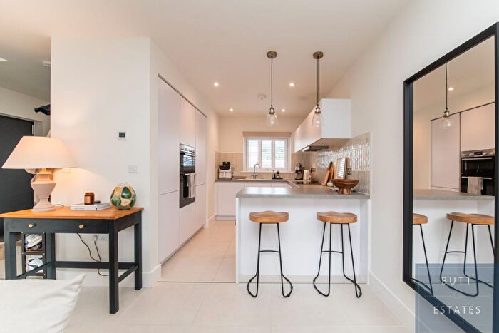 3 Bedroom Semi-detached House For Sale In The Green, Exeter, EX2