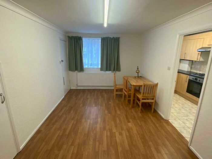 2 Bedroom Apartment To Rent In Stamford Hill, N15
