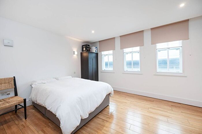 1 Bedroom Flat To Rent In Turnmill Street, Clerkenwell, London, EC1M