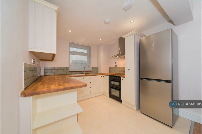 4 Bedroom Flat To Rent In Juniper House, London, SE14