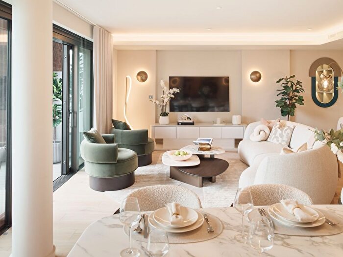 4 Bedroom Flat For Sale In Waverly Square, Chelsea, SW10