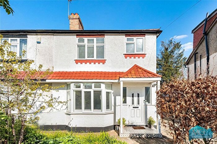 3 Bedroom Semi Detached House For Sale In Hall Lane, Hendon, London, NW4