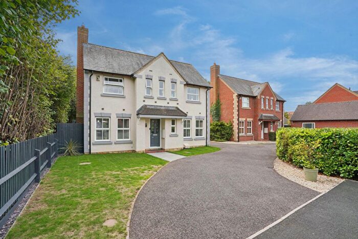 3 Bedroom Detached House For Sale In Foxglove Close, Bicester, OX26