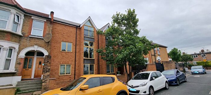 2 Bedroom Flat To Rent In Huxley Road, Leyton, E10