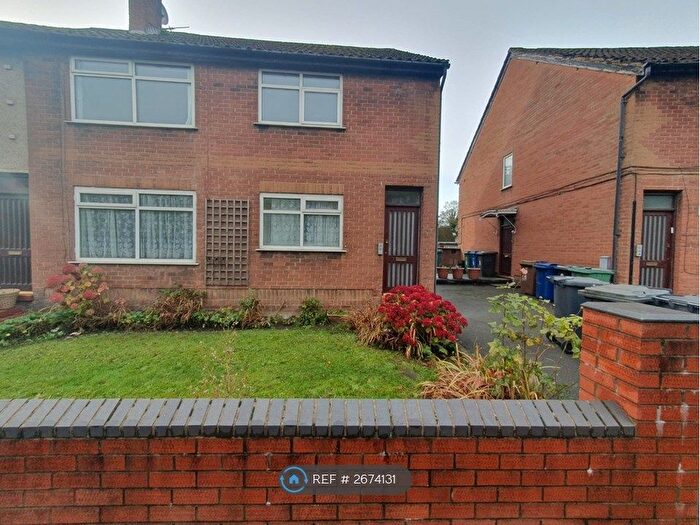 2 Bedroom Flat To Rent In Singleton Court, Prestwich, Manchester, M25