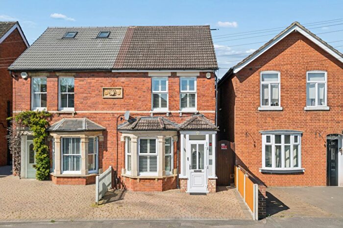 3 Bedroom Semi-detached House For Sale In Blackamoor Lane, Maidenhead, SL6