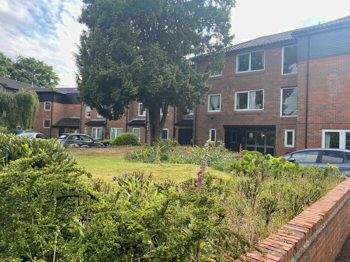 1 Bedroom Flat To Rent In Elstree Road, Bushey Heath, Bushey, WD23