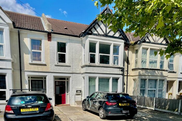 2 Bedroom Flat To Rent In Anerley Road, Westcliff-on-Sea, SS0