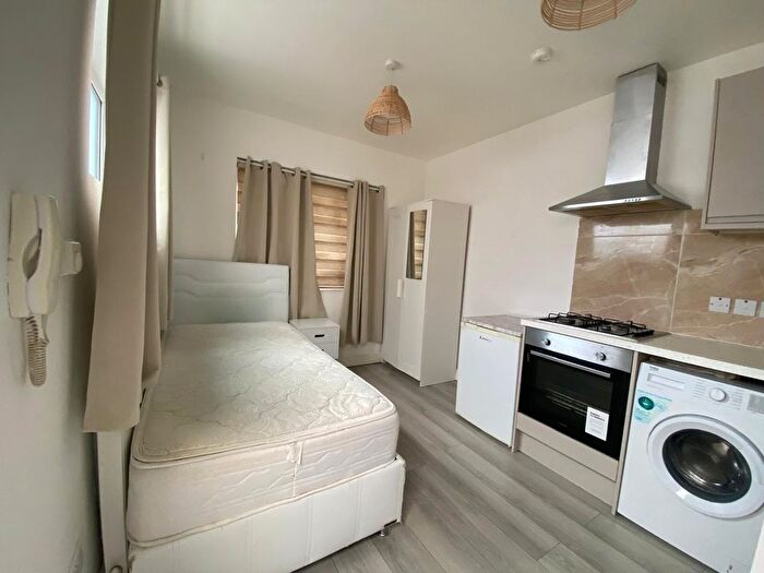 1 Bedroom Studio To Rent In Clarence Road, Hackney, E5
