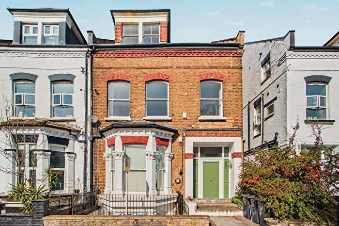 2 Bedroom Flat For Sale In Gloucester Drive, London, N4