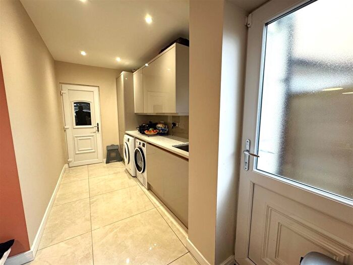 5 Bedroom Semi-Detached House To Rent In Brampton Road, Bexleyheath, DA7