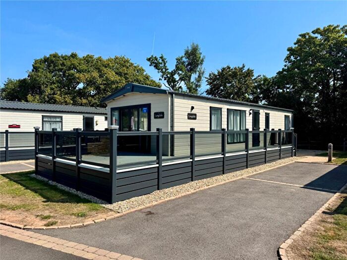 3 Bedroom Park Home For Sale In Sycamore, Hoburne Bashley, New Milton, Hampshire, BH25