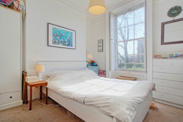 2 Bedroom Flat To Rent In Canonbury Square, London, N1