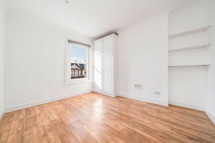 3 Bedroom Flat To Rent In Huddlestone Road, London, NW2