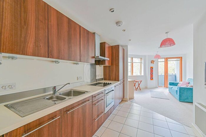 1 Bedroom Flat To Rent In Plough Road, Battersea, London, SW11