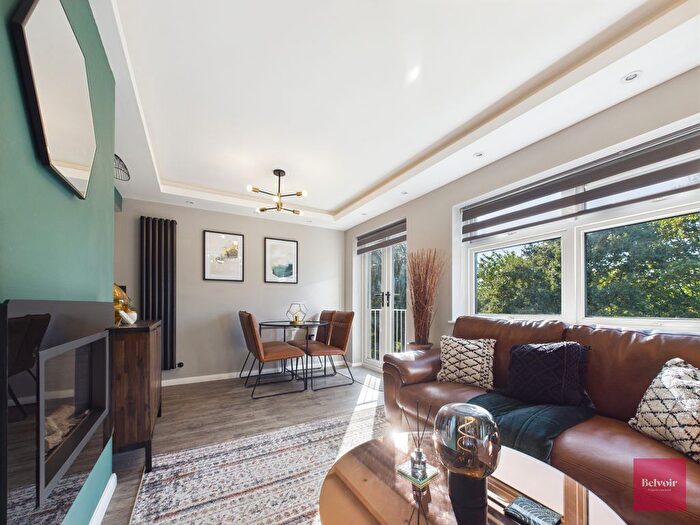 3 Bedroom Flat For Sale In Oak Ridge, Sketty, Swansea, SA2