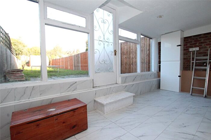 3 Bedroom Terraced House For Sale In Macoma Road, Plumstead Common, SE18