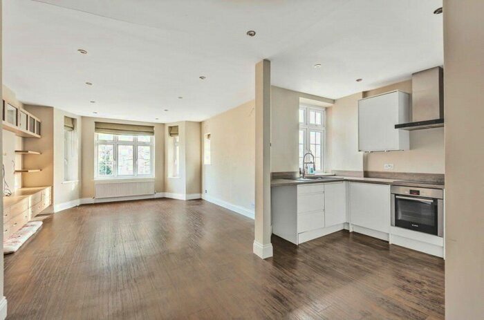 2 Bedroom Flat To Rent In Moreland Court, Finchley Road, NW2