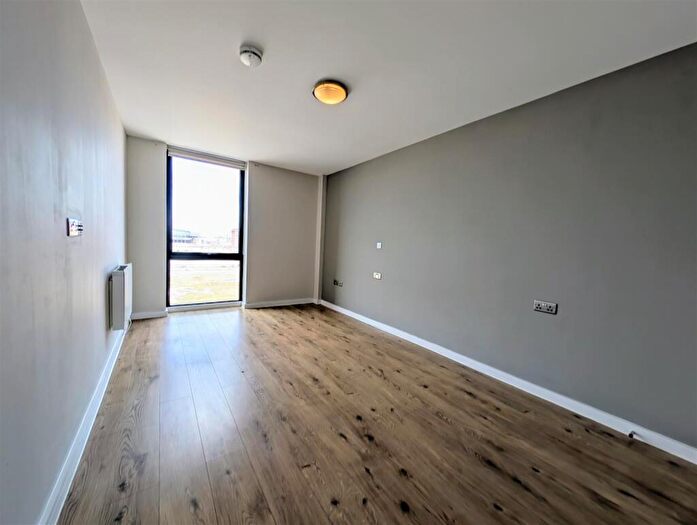2 Bedroom Apartment To Rent In Jesse Hartley Way, Liverpool, L3