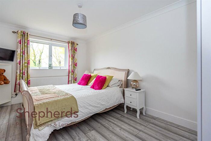 4 Bedroom Detached House For Sale In Tatsfield Avenue, Nazeing, EN9
