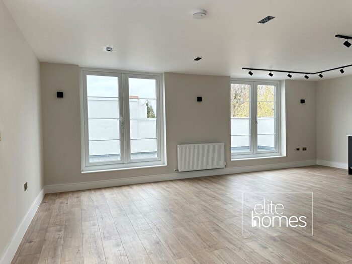 2 Bedroom Flat To Rent In The Avenue, Wembley, HA9