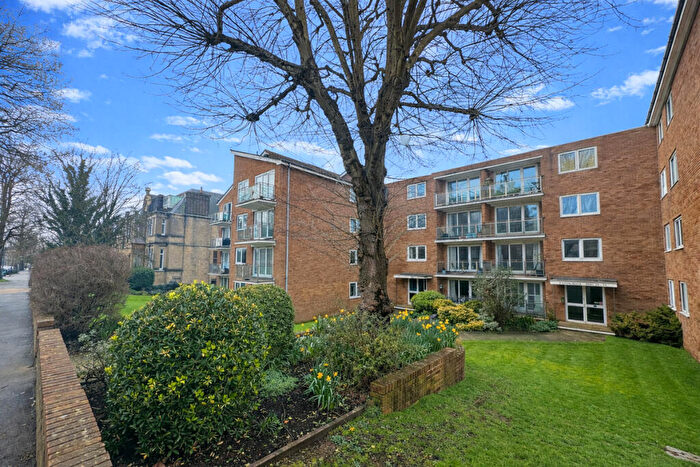 2 Bedroom Apartment For Sale In Eaton Hall, Eaton Gardens, Hove, BN3