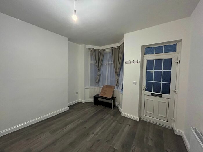 3 Bedroom Terraced House To Rent In Whybourne Grove, Rotherham, S60