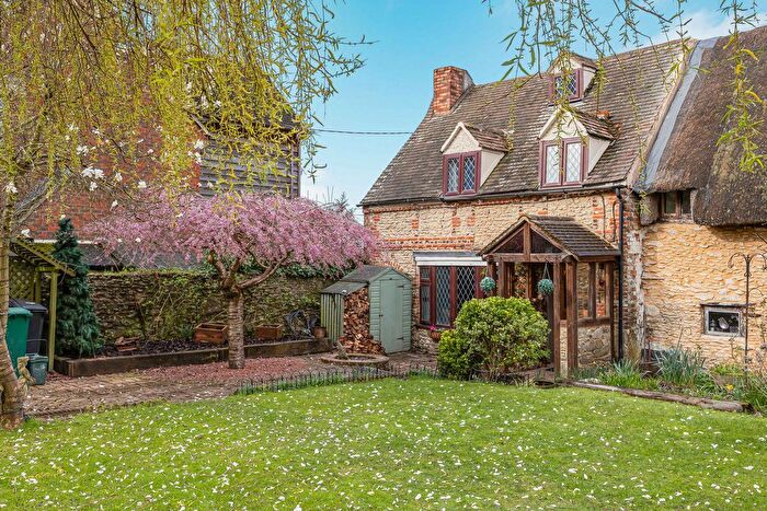 4 Bedroom Semi Detached House For Sale In Wootton Village, Boars Hill, OX1