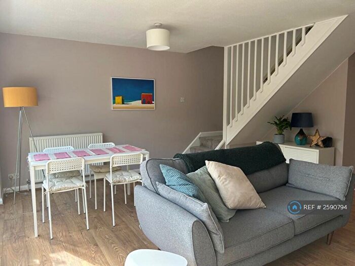 3 Bedroom Terraced House To Rent In Waltham Close, Nottingham, NG2