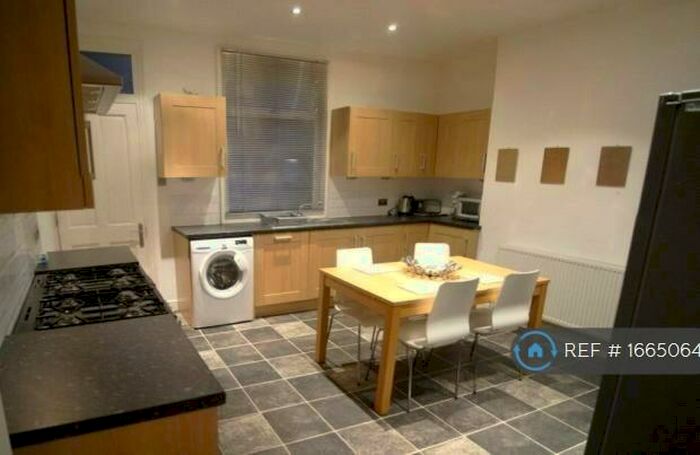 4 Bedroom Terraced House To Rent In Salisbury View, Leeds, LS12