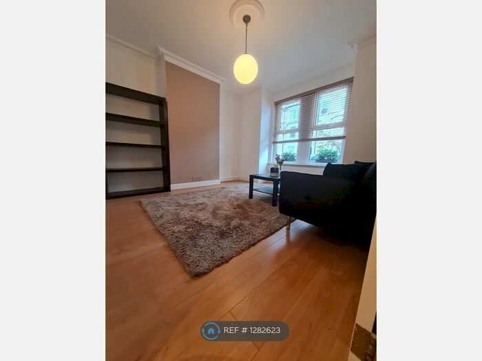 1 Bedroom Flat To Rent In Percy Road, London W12