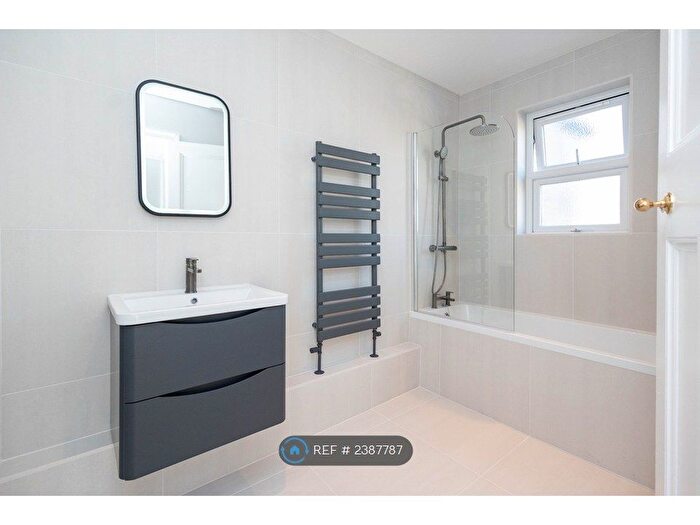 3 Bedroom Flat To Rent In Richmond Chambers, Bournemouth, BH2