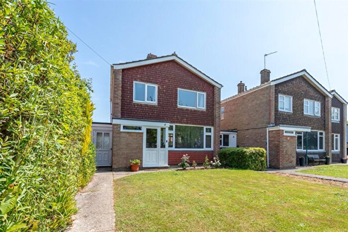 3 Bedroom Detached House For Sale In Brook Close, Bognor Regis, PO21