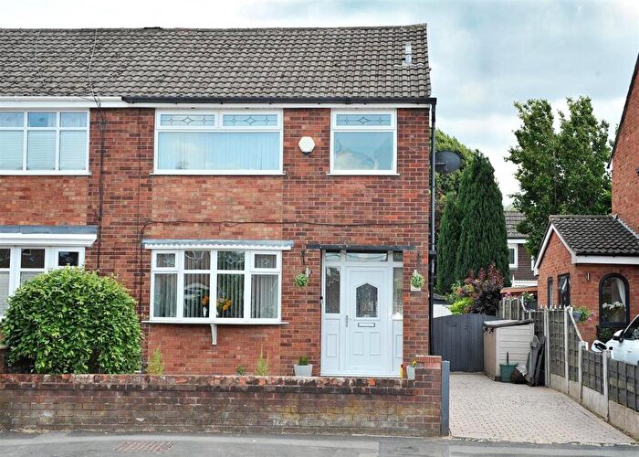 4 Bedroom Semi-Detached House For Sale In Broadway, Irlam, M44