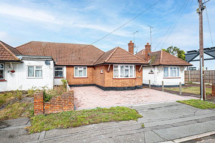 2 Bedroom Semi-Detached Bungalow For Sale In Leicester Avenue, Rochford, SS4