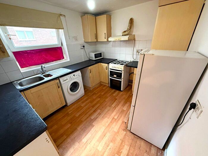 1 Bedroom Flat To Rent In Thornhill Gardens, Barking, IG11