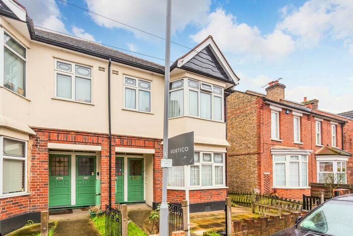 3 Bedroom Flat To Rent In Westward Road, London, E4