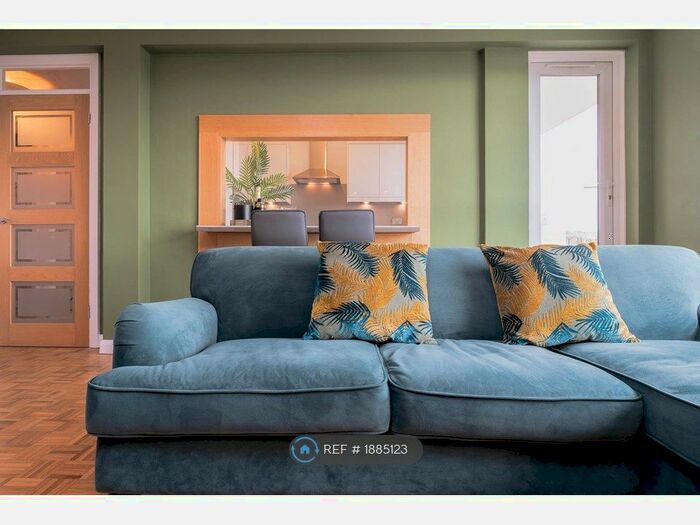 2 Bedroom Flat To Rent In The Drive, Hove, BN3