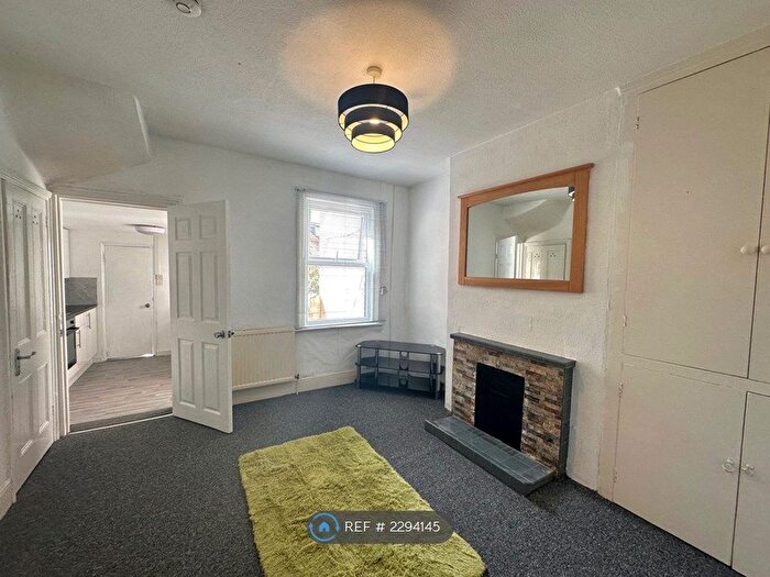 4 Bedroom Terraced House To Rent In Blenheim Road, Reading, RG1