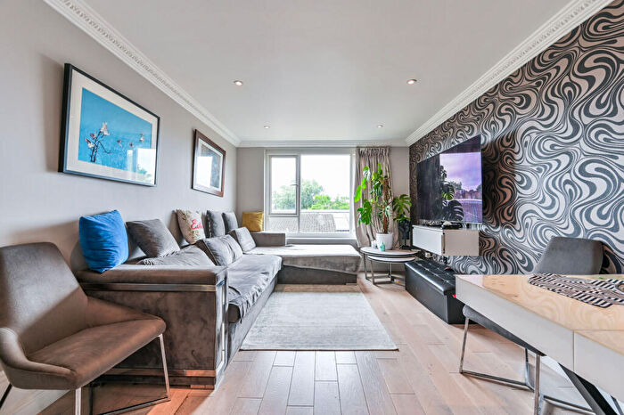 1 Bedroom Maisonette For Sale In Centurion Close, , Islington, London, N7