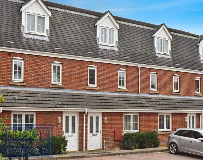 2 Bedroom Maisonette For Sale In Chadwick Way, Hamble, SO31