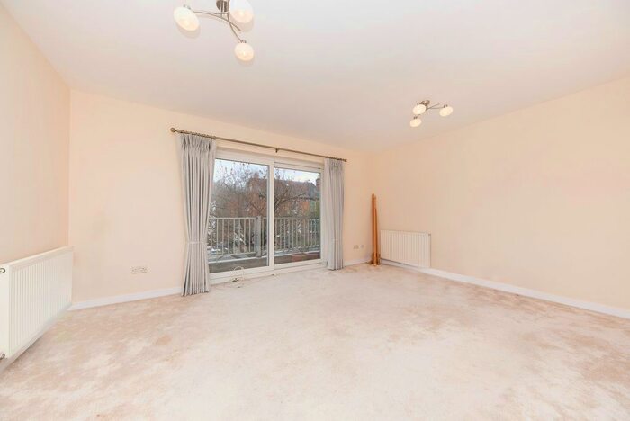 2 Bedroom Flat To Rent In Hanover Court, SW19