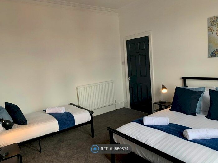 3 Bedroom Flat To Rent In Rawling Road, Gateshead, NE8